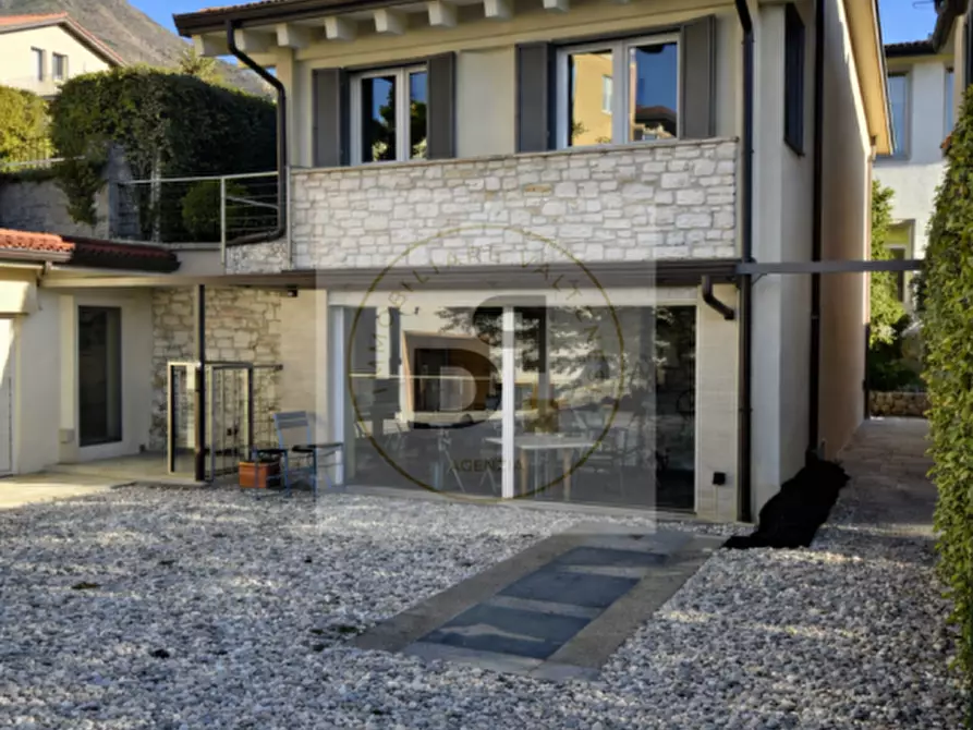 Immagine 1 di Casa trifamiliare in vendita  in via raffaello toscolano maderno a Toscolano-Maderno