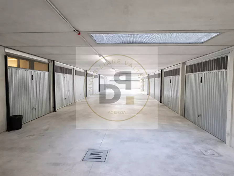 Immagine 16 di Casa trifamiliare in vendita  in via raffaello toscolano maderno a Toscolano-Maderno