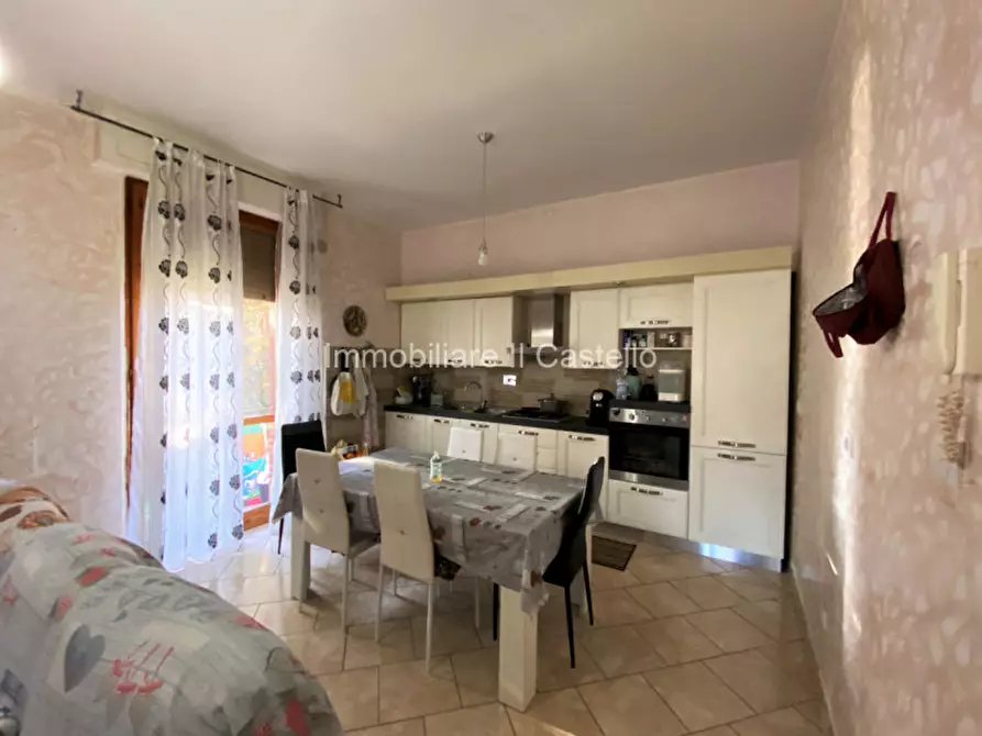 Immagine 4 di Appartamento in vendita  in Via Nino Bixio a Castiglione Del Lago