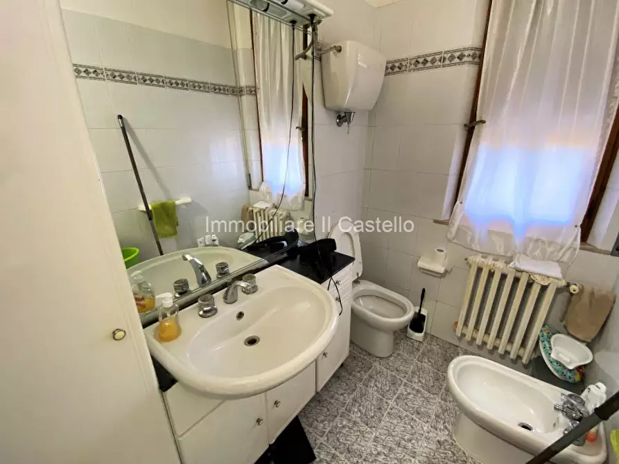 Immagine 17 di Appartamento in vendita  in Via Nino Bixio a Castiglione Del Lago