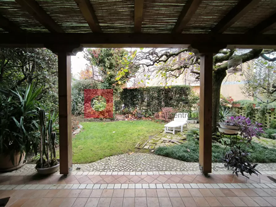 Immagine 4 di Casa trifamiliare in vendita  in Via Bachelet a Casier