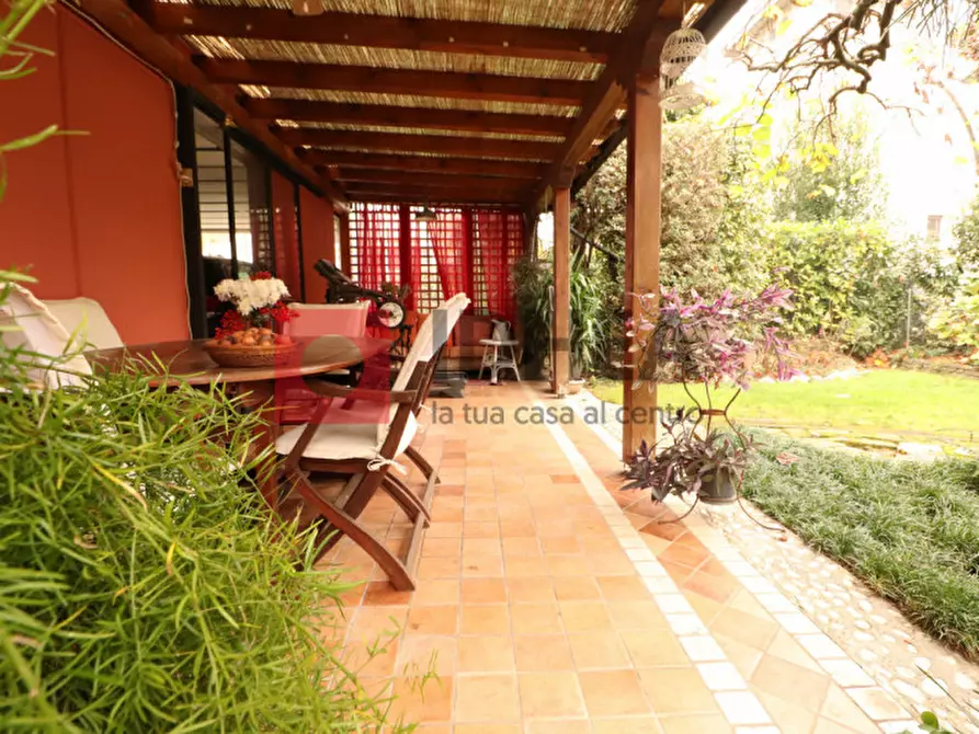 Immagine 5 di Casa trifamiliare in vendita  in Via Bachelet a Casier