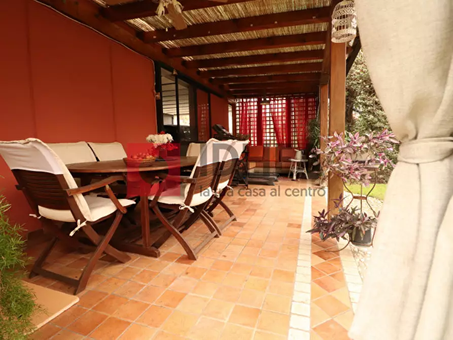 Immagine 6 di Casa trifamiliare in vendita  in Via Bachelet a Casier