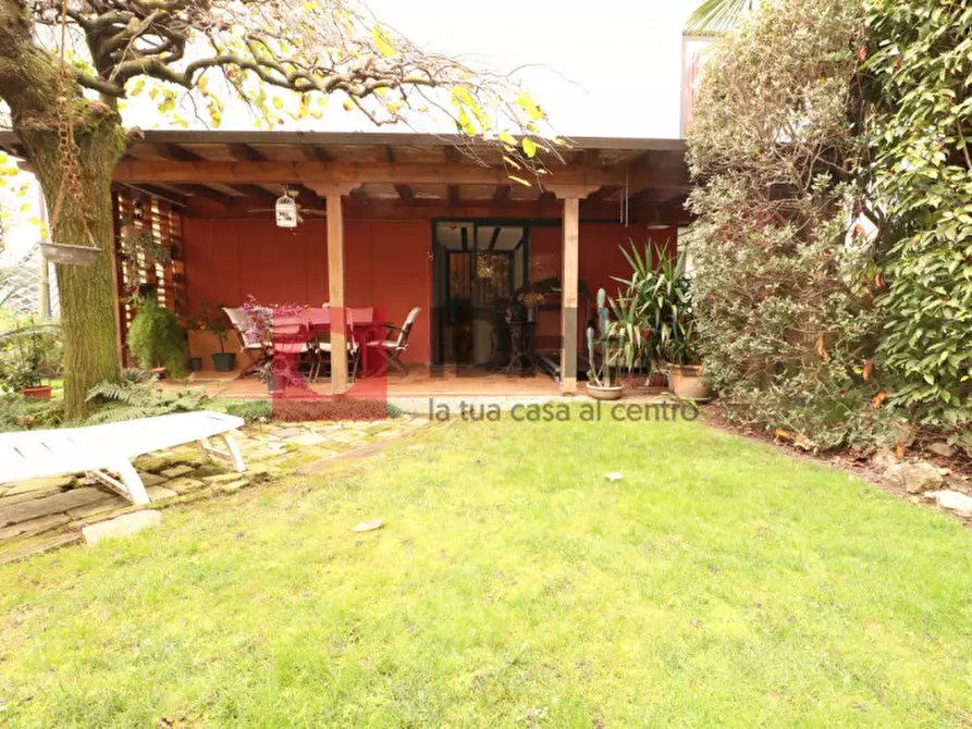 Immagine 7 di Casa trifamiliare in vendita  in Via Bachelet a Casier