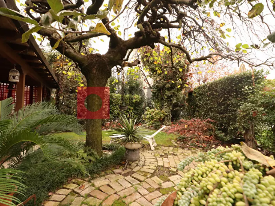 Immagine 8 di Casa trifamiliare in vendita  in Via Bachelet a Casier