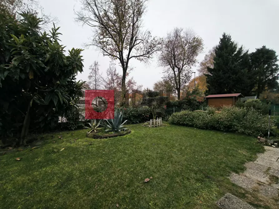 Immagine 13 di Casa trifamiliare in vendita  in Via Bachelet a Casier