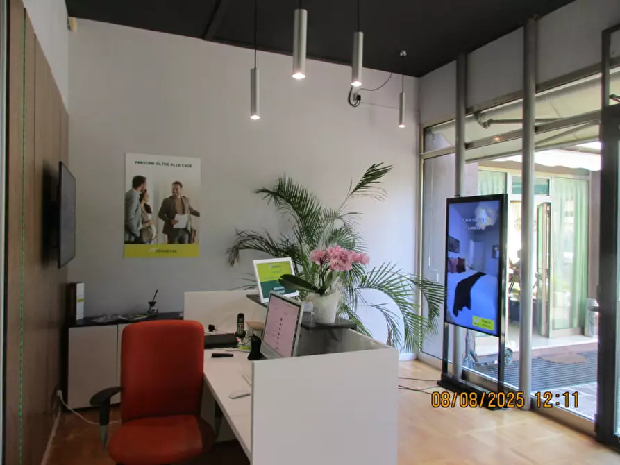 Immagine 1 di Negozio in affitto  in Via Giovanni Prati a Vicenza