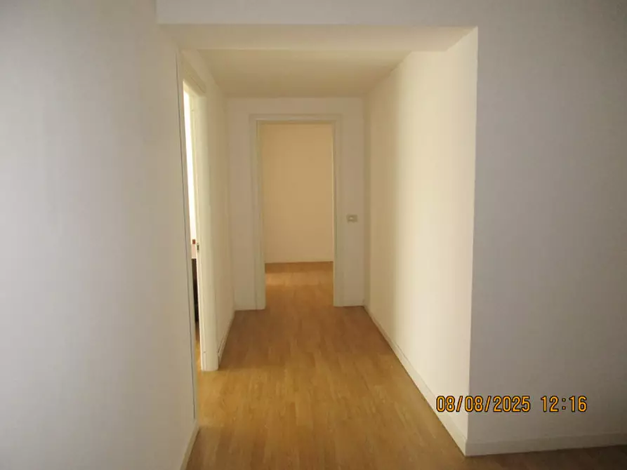 Immagine 11 di Negozio in affitto  in Via Giovanni Prati a Vicenza