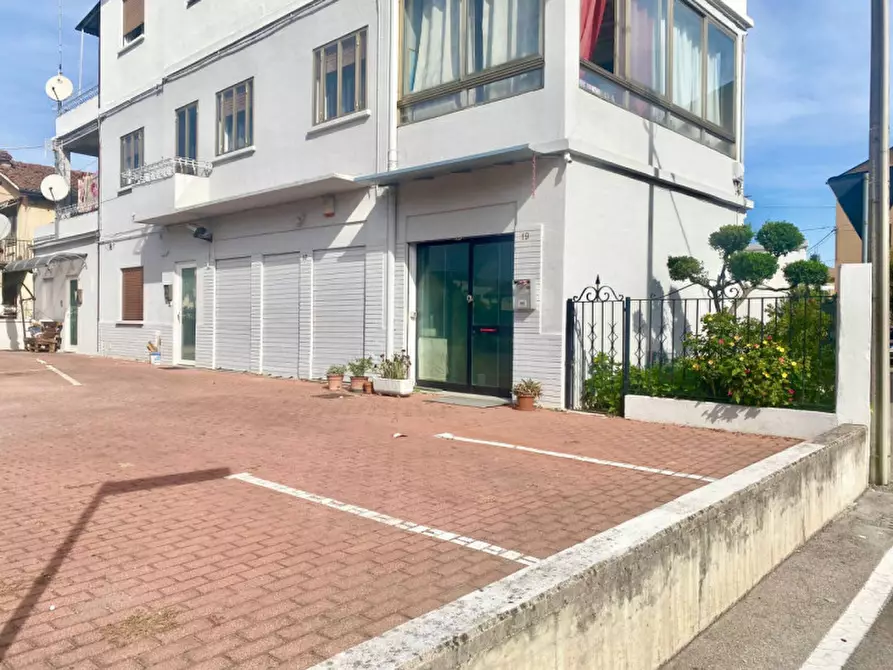 Immagine 10 di Palazzo in vendita  in STRADA DEL CAVALCAVIA a Vicenza