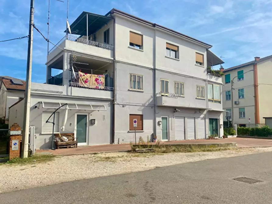 Immagine 11 di Palazzo in vendita  in STRADA DEL CAVALCAVIA a Vicenza