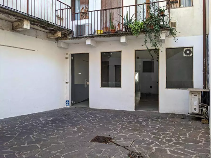 Immagine 1 di Loft/Open space in vendita  in Contra' Santa Caterina, 72 a Vicenza