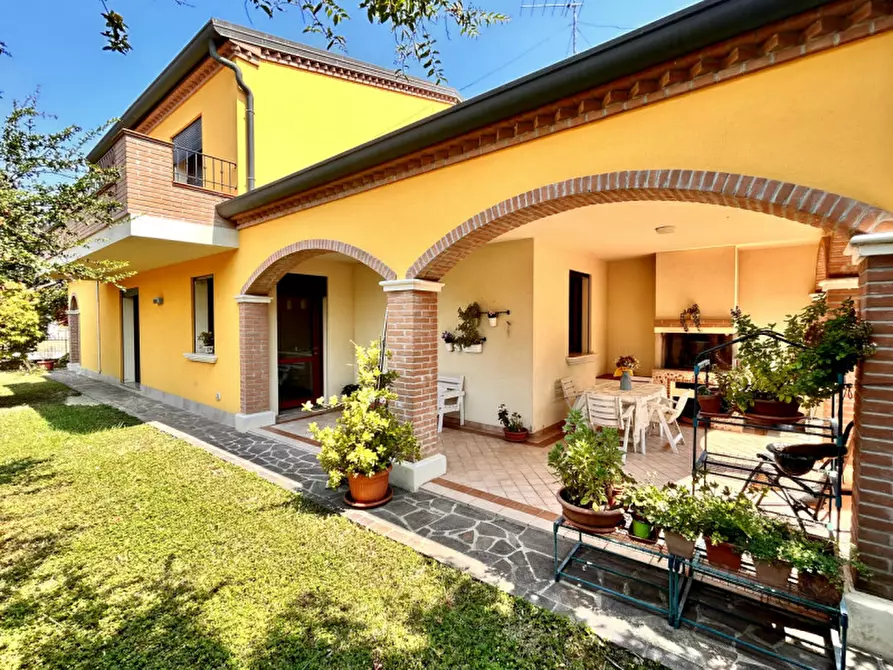 Immagine 1 di Villa in vendita  in Villanova Marchesana Via XXV Aprile a Villanova Marchesana