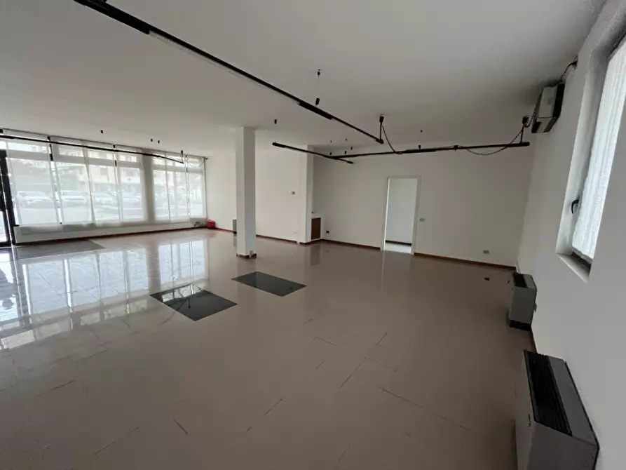 Immagine 3 di Negozio in vendita  in VIA ROMA a Veggiano