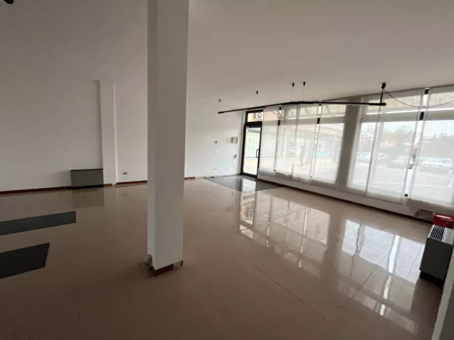 Immagine 4 di Negozio in vendita  in VIA ROMA a Veggiano