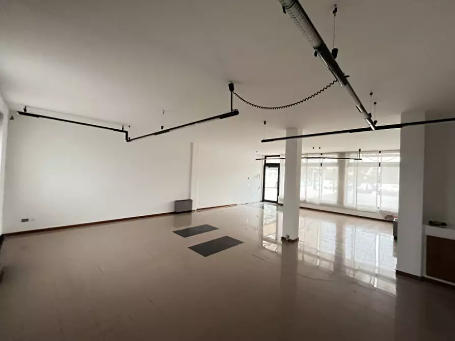 Immagine 5 di Negozio in vendita  in VIA ROMA a Veggiano