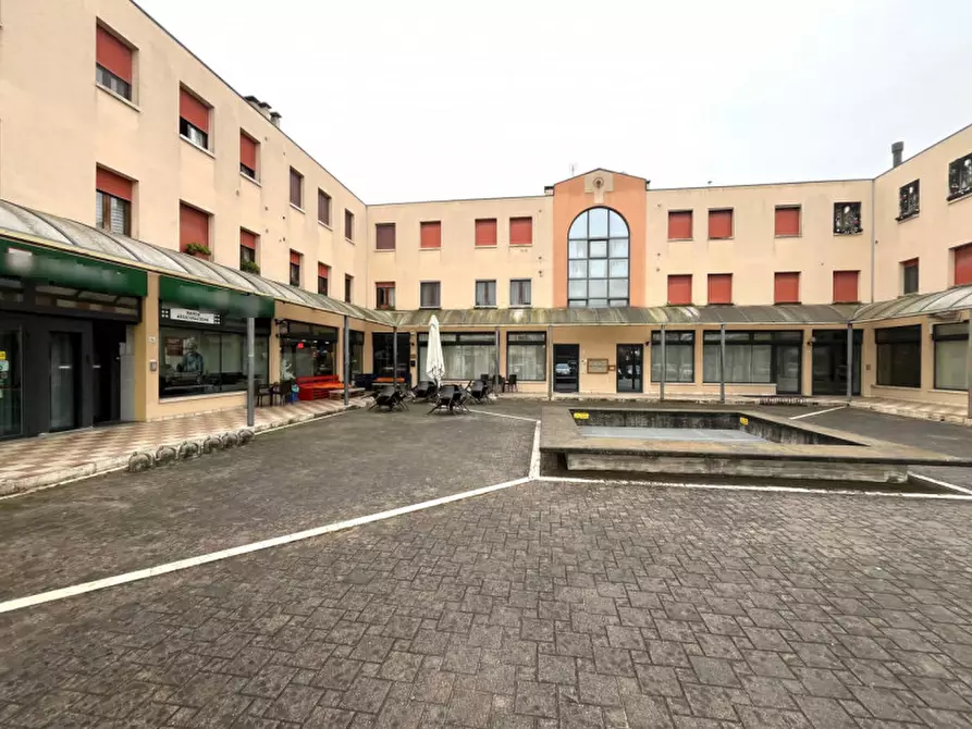 Immagine 10 di Negozio in vendita  in VIA ROMA a Veggiano