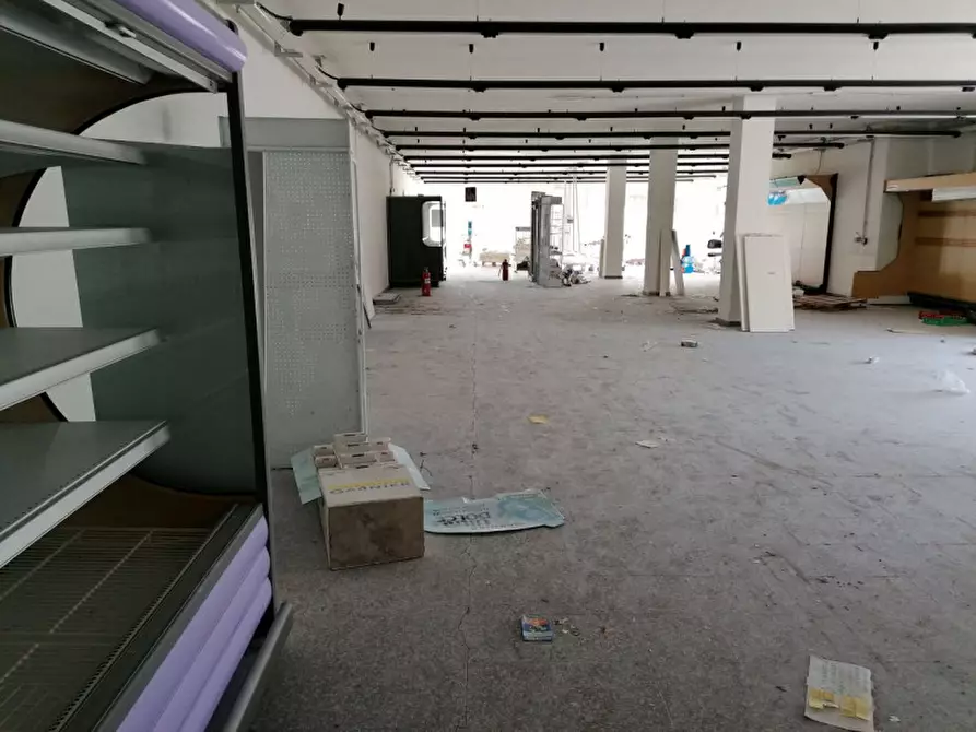 Immagine 5 di Negozio in vendita  in via Carana a Luras