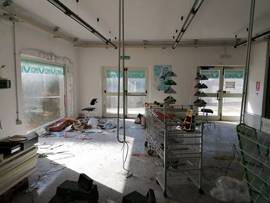 Immagine 6 di Negozio in vendita  in via Carana a Luras