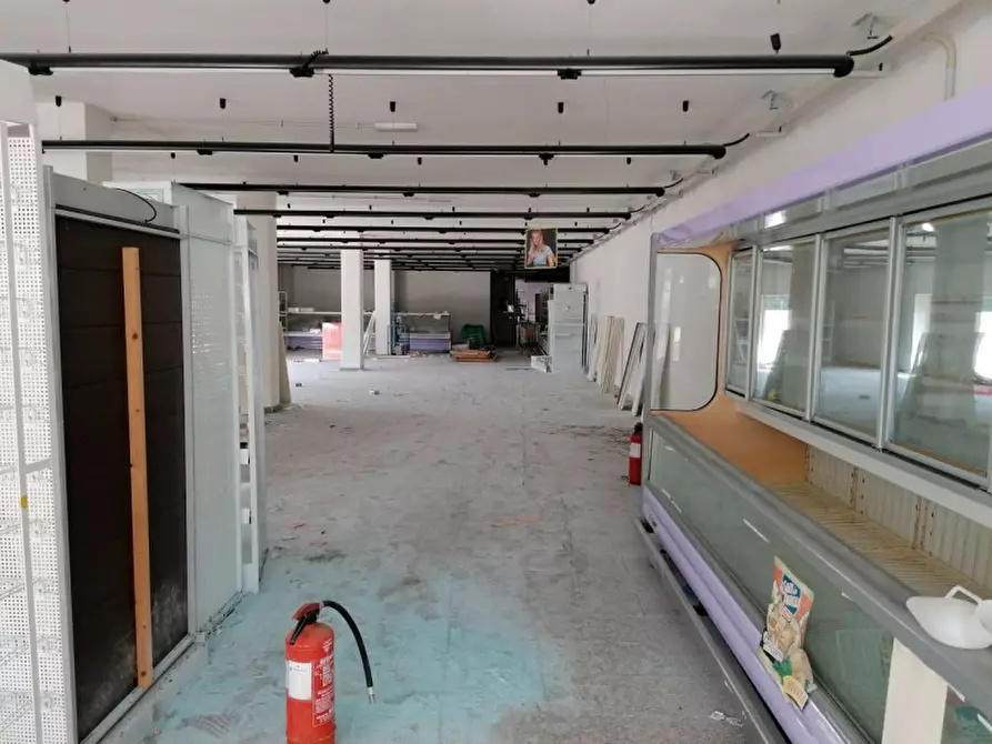 Immagine 7 di Negozio in vendita  in via Carana a Luras