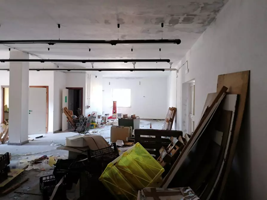 Immagine 8 di Negozio in vendita  in via Carana a Luras