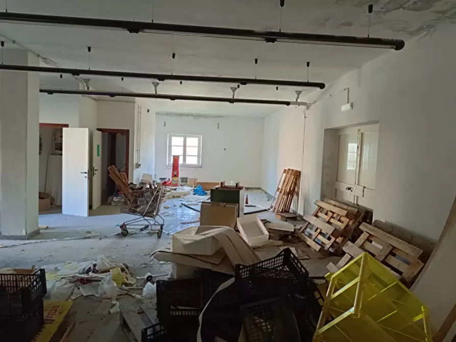 Immagine 11 di Negozio in vendita  in via Carana a Luras