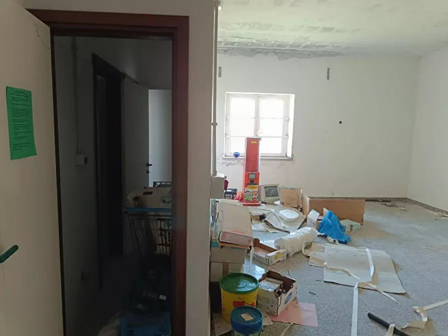 Immagine 14 di Negozio in vendita  in via Carana a Luras