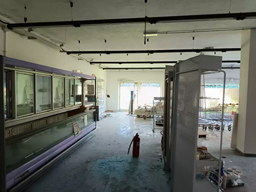 Immagine 18 di Negozio in vendita  in via Carana a Luras