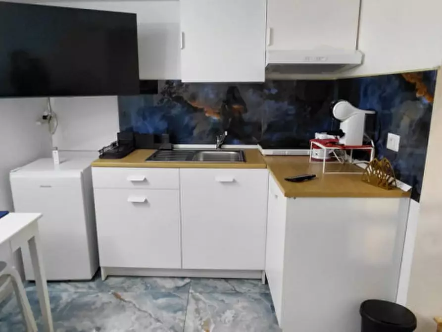 Immagine 12 di Appartamento in vendita  in via Nardones a Napoli