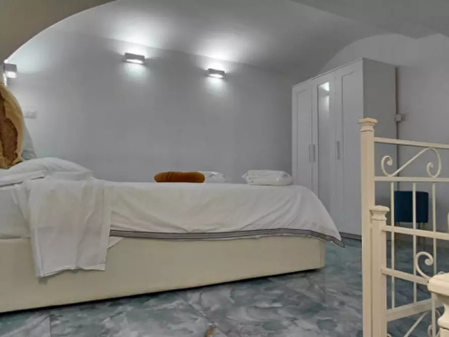 Immagine 15 di Appartamento in vendita  in via Nardones a Napoli