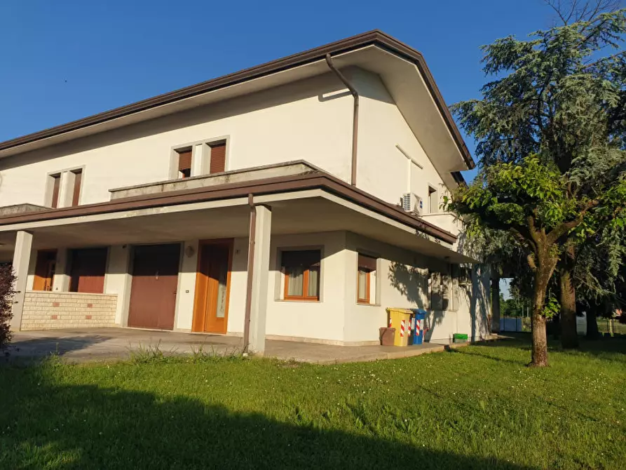 Immagine 1 di Casa bifamiliare in vendita  a Fontaniva