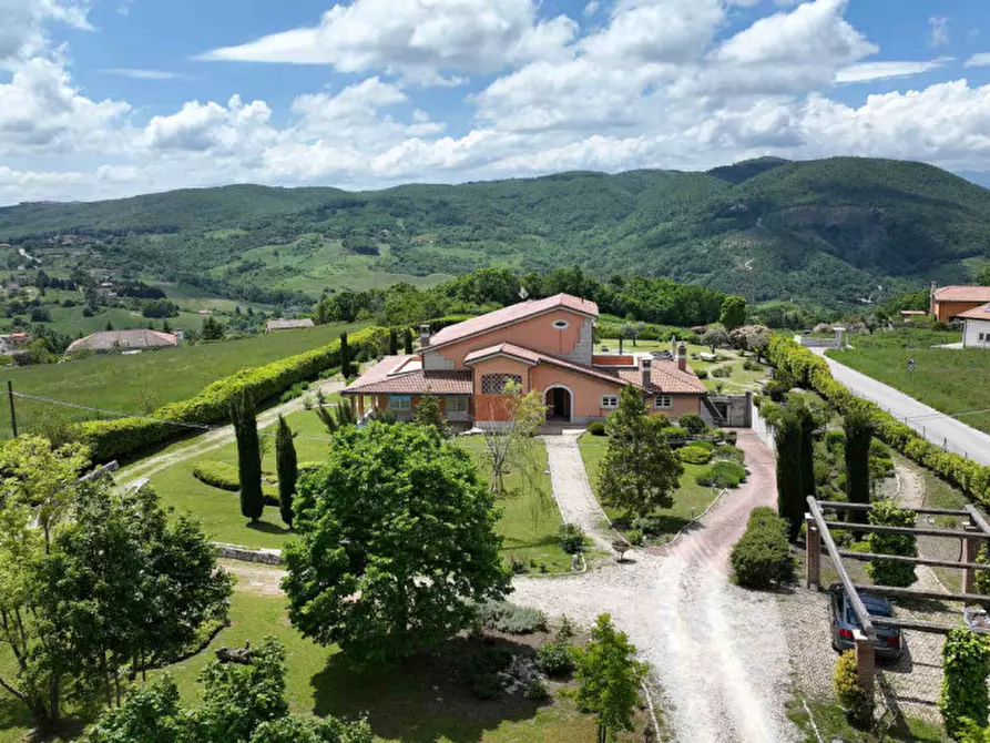 Immagine 1 di Villa in vendita  in Contrada Peschiatura a Oratino