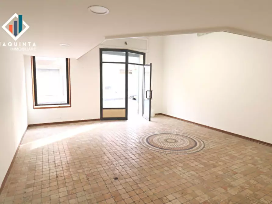 Immagine 2 di Negozio in vendita  in corso Vittorio Emanuele n.95 a Scordia