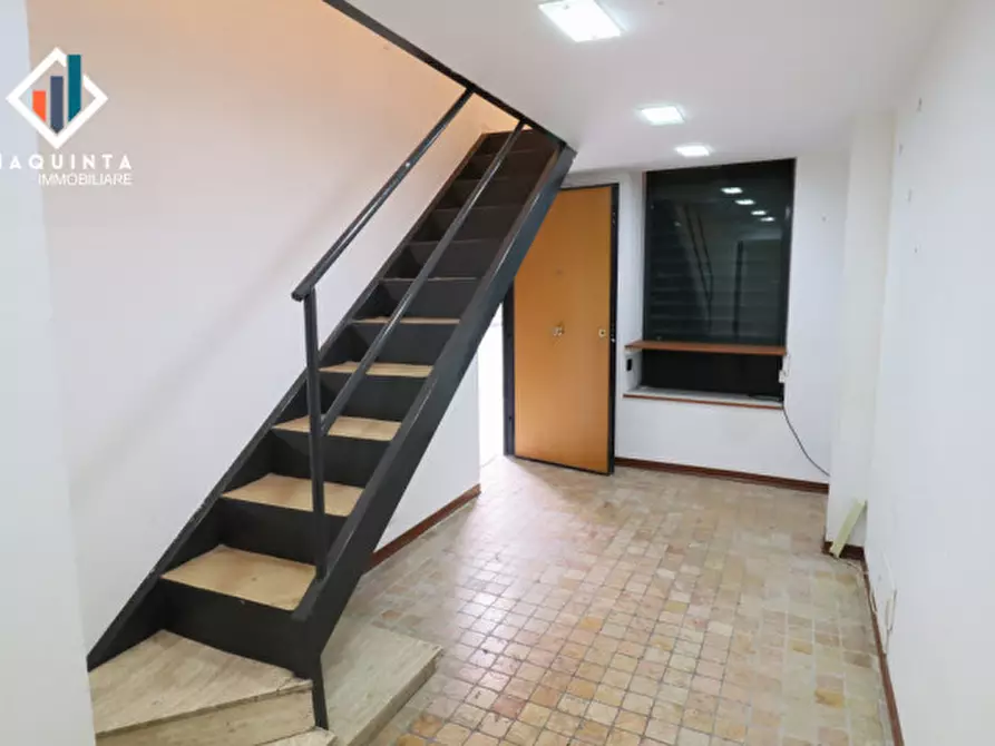 Immagine 3 di Negozio in vendita  in corso Vittorio Emanuele n.95 a Scordia