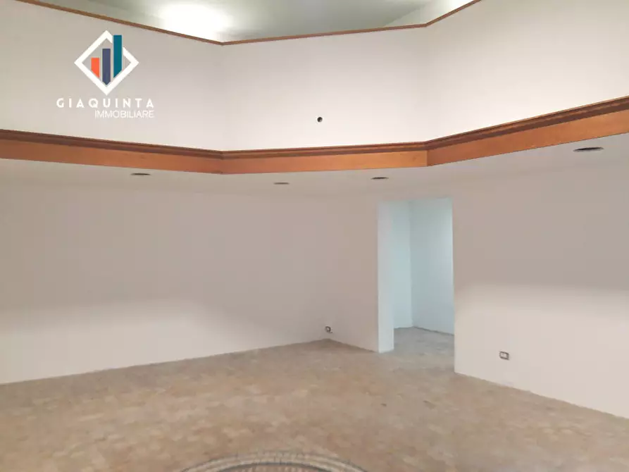 Immagine 10 di Negozio in vendita  in corso Vittorio Emanuele n.95 a Scordia