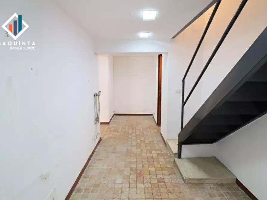 Immagine 14 di Negozio in vendita  in corso Vittorio Emanuele n.95 a Scordia