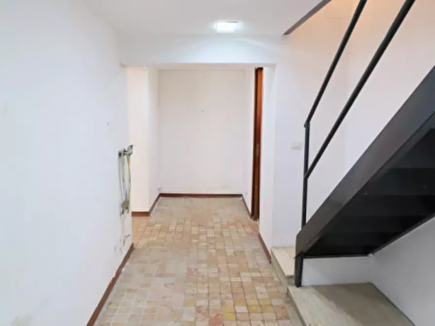 Immagine 15 di Negozio in vendita  in corso Vittorio Emanuele n.95 a Scordia