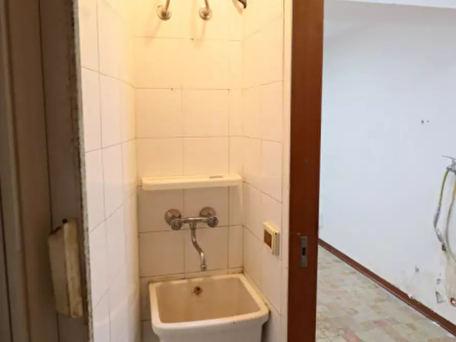 Immagine 17 di Negozio in vendita  in corso Vittorio Emanuele n.95 a Scordia