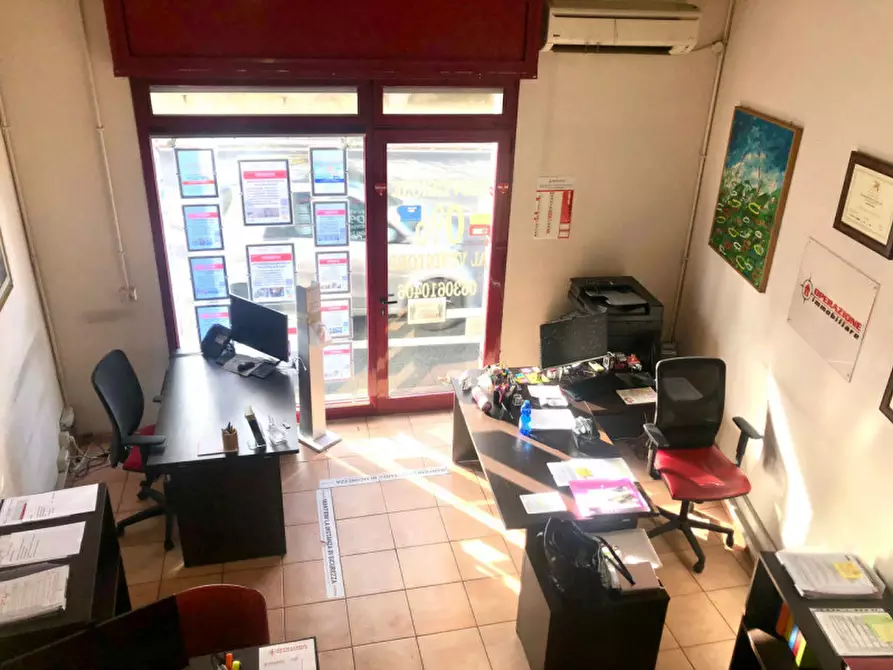 Immagine 3 di Negozio in vendita  in via trionfale a Roma