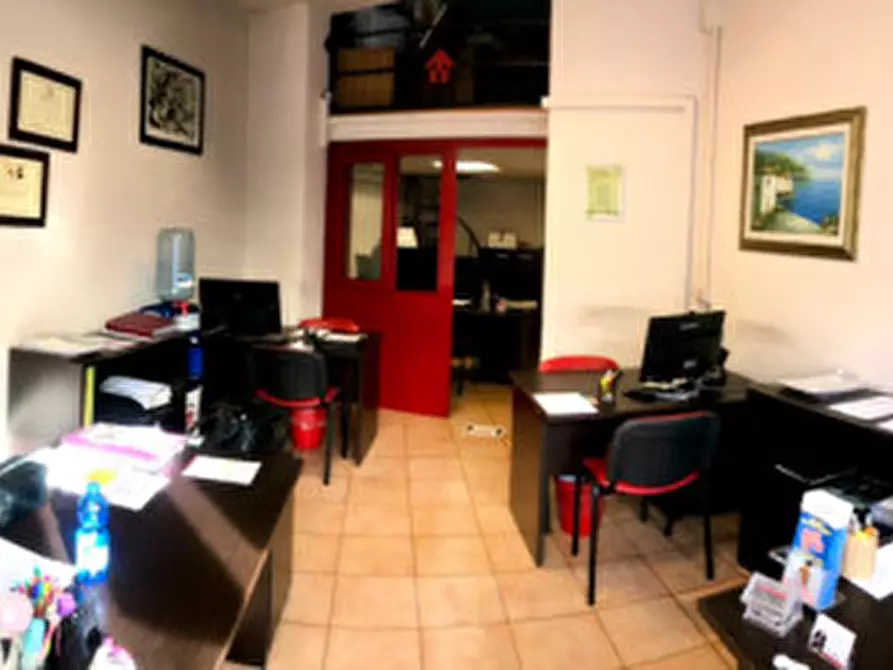 Immagine 5 di Negozio in vendita  in via trionfale a Roma