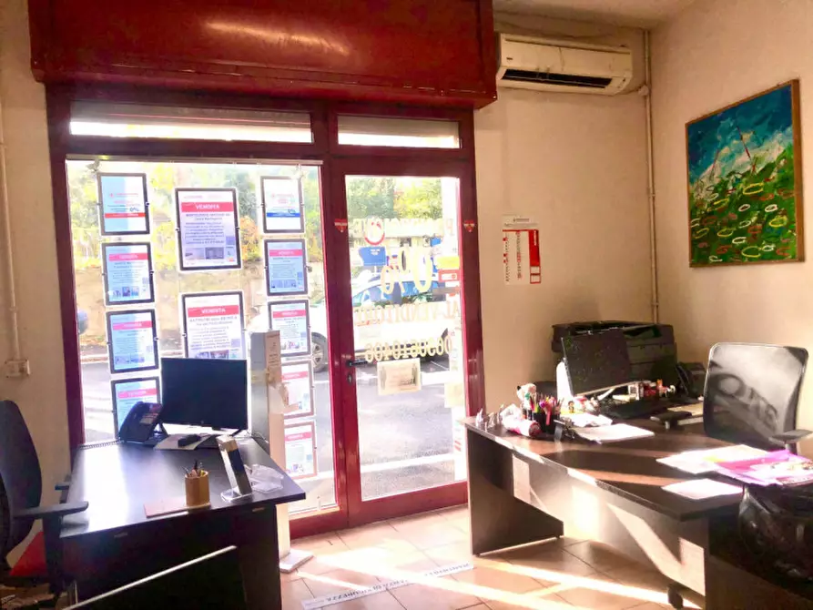 Immagine 6 di Negozio in vendita  in via trionfale a Roma