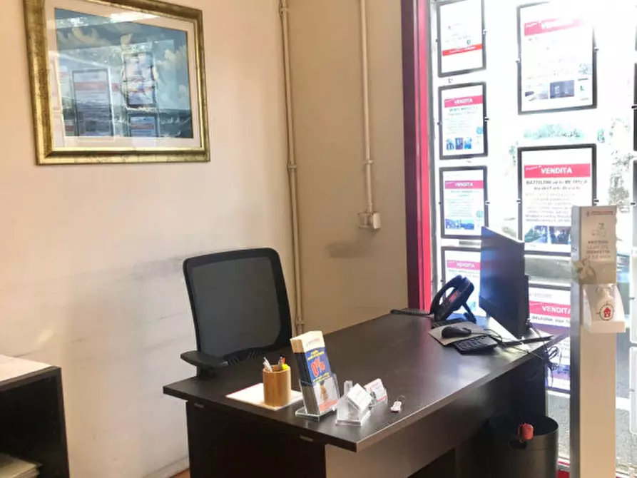 Immagine 8 di Negozio in vendita  in via trionfale a Roma