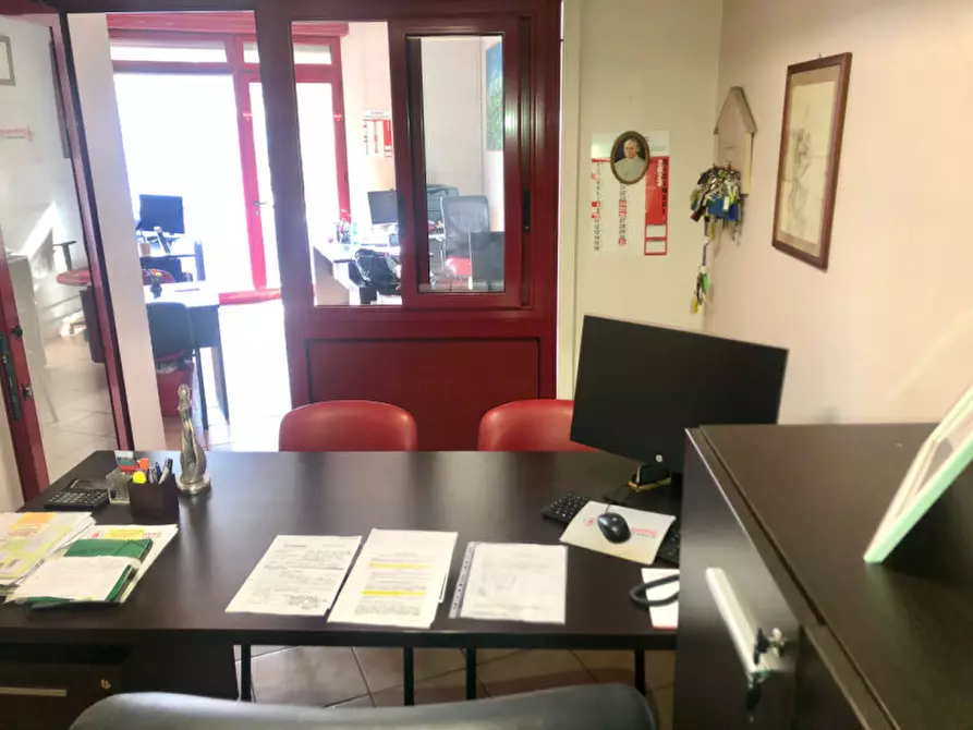 Immagine 13 di Negozio in vendita  in via trionfale a Roma