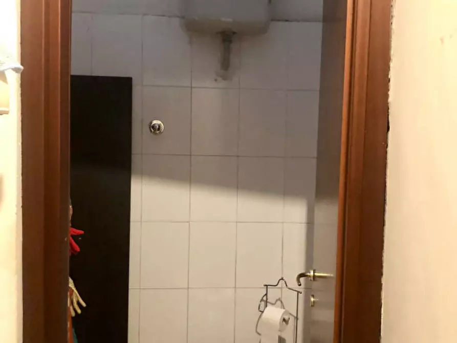 Immagine 19 di Negozio in vendita  in via trionfale a Roma