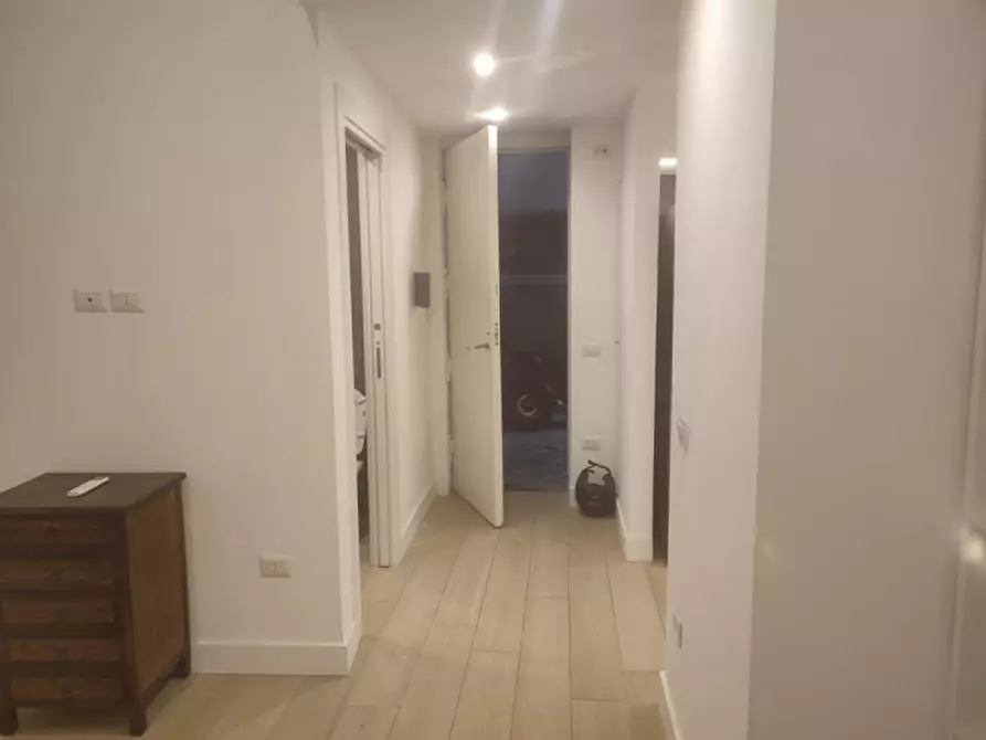 Immagine 13 di Appartamento in affitto  in Via Santa Maria in Portico a Napoli