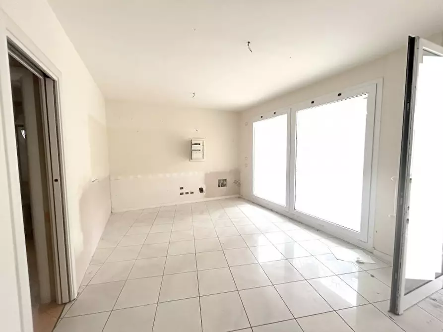 Immagine 3 di Negozio in vendita  in VIALE MILANO a Cervia