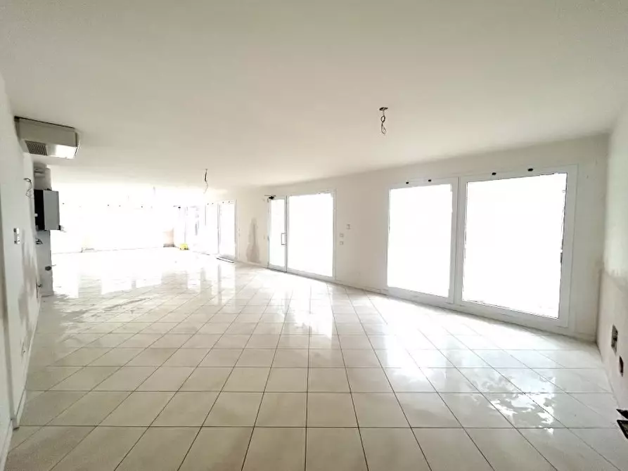 Immagine 5 di Negozio in affitto  in VIALE MILANO a Cervia