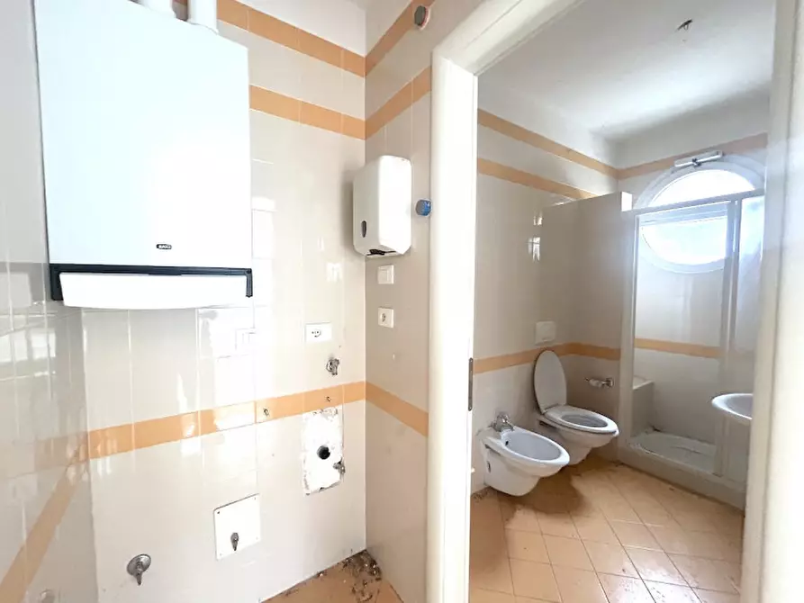 Immagine 11 di Negozio in affitto  in VIALE MILANO a Cervia