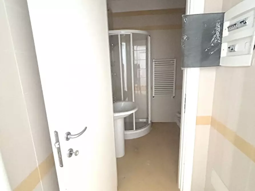 Immagine 12 di Negozio in affitto  in VIALE MILANO a Cervia