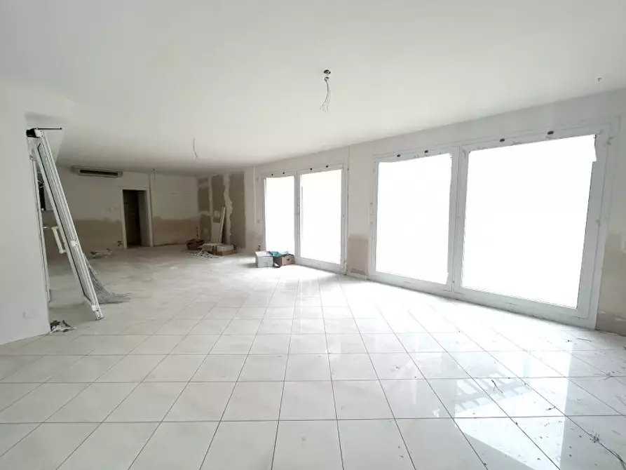 Immagine 4 di Negozio in vendita  in VIALE MILANO a Cervia