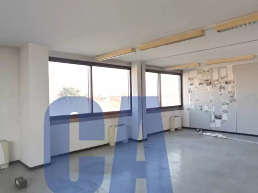 Immagine 4 di Ufficio in vendita  in VIA PODGORA a Legnano